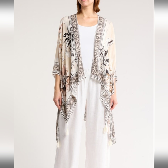 Chic Tasselv Vince Camuto Ruana, One Size, NWT - Picture 1 of 3